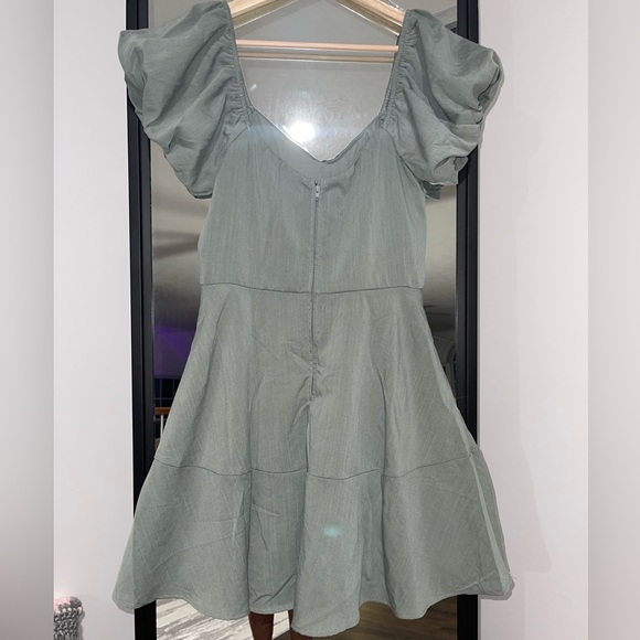 mossy GREEN SHORT DRESS with a waist synching effect and gorgeous puffy sleeves - Picture 3 of 5